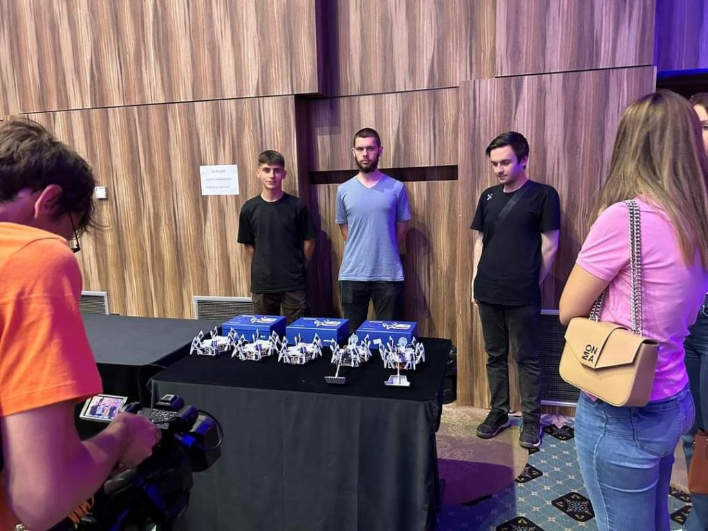 Mješovita srednja škola nagrađena za najbolji srednjoškolski projekat "Škole budućnosti" u oblasti robotike 🥇🥇 Mješovita srednja škola nagrađena za najbolji srednjoškolski projekat "Škole budućnosti" u oblasti robotike 🥇🥇