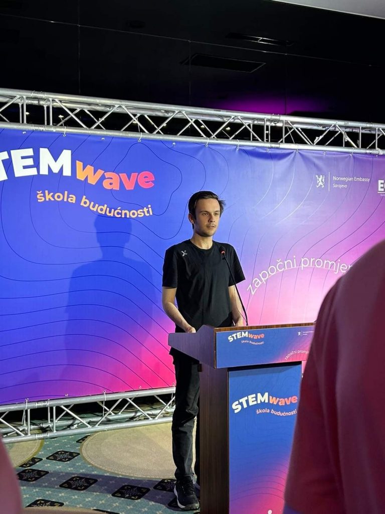 Mješovita srednja škola nagrađena za najbolji srednjoškolski projekat "Škole budućnosti" u oblasti robotike 🥇🥇 Mješovita srednja škola nagrađena za najbolji srednjoškolski projekat "Škole budućnosti" u oblasti robotike 🥇🥇