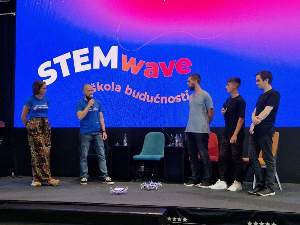 Mješovita srednja škola nagrađena za najbolji srednjoškolski projekat "Škole budućnosti" u oblasti robotike 🥇🥇 Mješovita srednja škola nagrađena za najbolji srednjoškolski projekat "Škole budućnosti" u oblasti robotike 🥇🥇