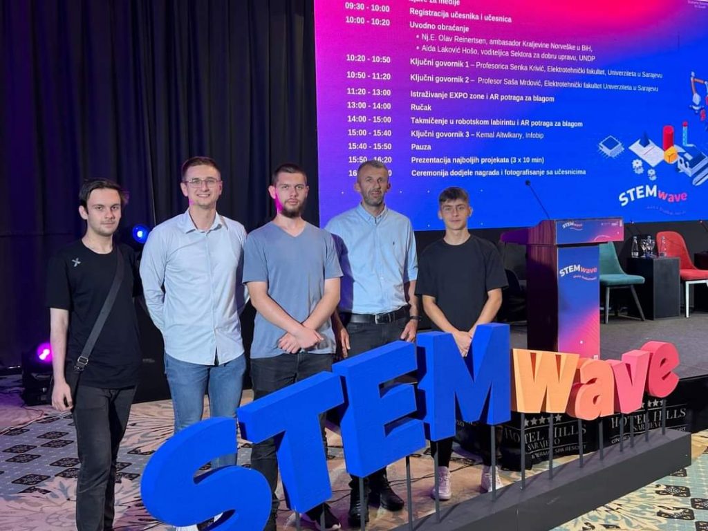 Mješovita srednja škola nagrađena za najbolji srednjoškolski projekat "Škole budućnosti" u oblasti robotike 🥇🥇 Mješovita srednja škola nagrađena za najbolji srednjoškolski projekat "Škole budućnosti" u oblasti robotike 🥇🥇