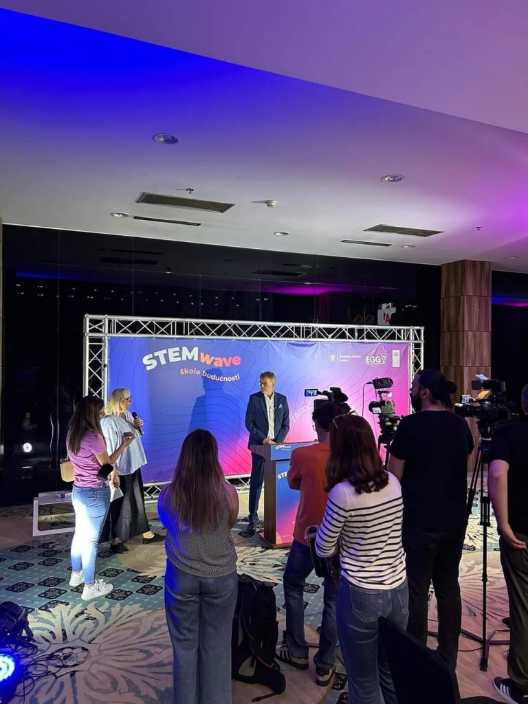 Mješovita srednja škola nagrađena za najbolji srednjoškolski projekat "Škole budućnosti" u oblasti robotike 🥇🥇 Mješovita srednja škola nagrađena za najbolji srednjoškolski projekat "Škole budućnosti" u oblasti robotike 🥇🥇