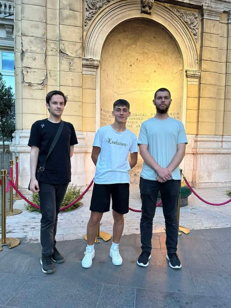 Mješovita srednja škola nagrađena za najbolji srednjoškolski projekat "Škole budućnosti" u oblasti robotike 🥇🥇 Mješovita srednja škola nagrađena za najbolji srednjoškolski projekat "Škole budućnosti" u oblasti robotike 🥇🥇