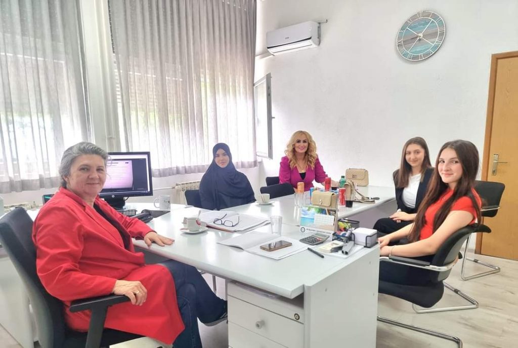 Inspirativno druženje s našom učenicom generacije i učenicama s posebnim diplomama Inspirativno druženje s našom učenicom generacije i učenicama s posebnim diplomama