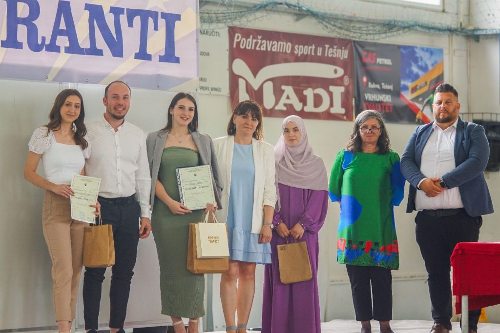 Svečana dodjela diploma za 202 maturanta i maturantice Mješovite srednje škole Svečana dodjela diploma za 202 maturanta i maturantice Mješovite srednje škole