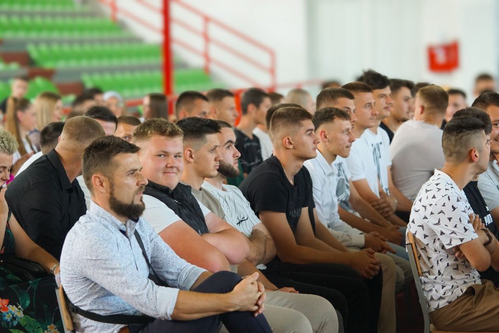 Svečana dodjela diploma za 202 maturanta i maturantice Mješovite srednje škole Svečana dodjela diploma za 202 maturanta i maturantice Mješovite srednje škole
