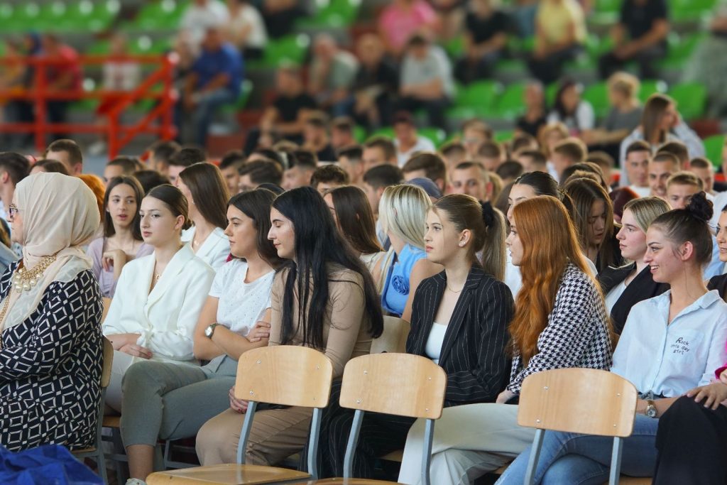 Svečana dodjela diploma za 202 maturanta i maturantice Mješovite srednje škole Svečana dodjela diploma za 202 maturanta i maturantice Mješovite srednje škole