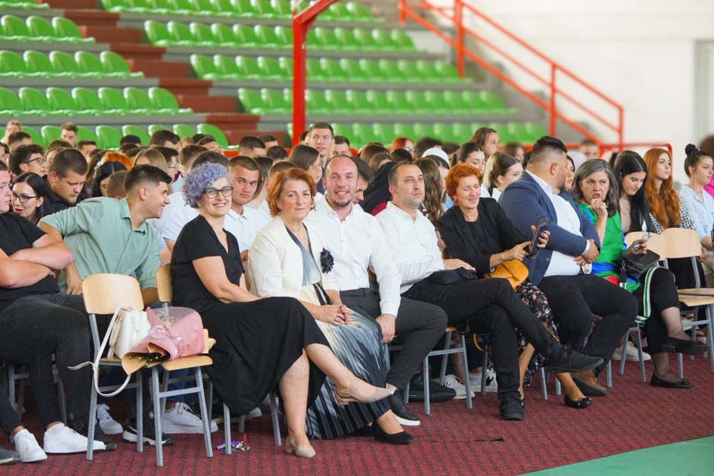 Svečana dodjela diploma za 202 maturanta i maturantice Mješovite srednje škole Svečana dodjela diploma za 202 maturanta i maturantice Mješovite srednje škole