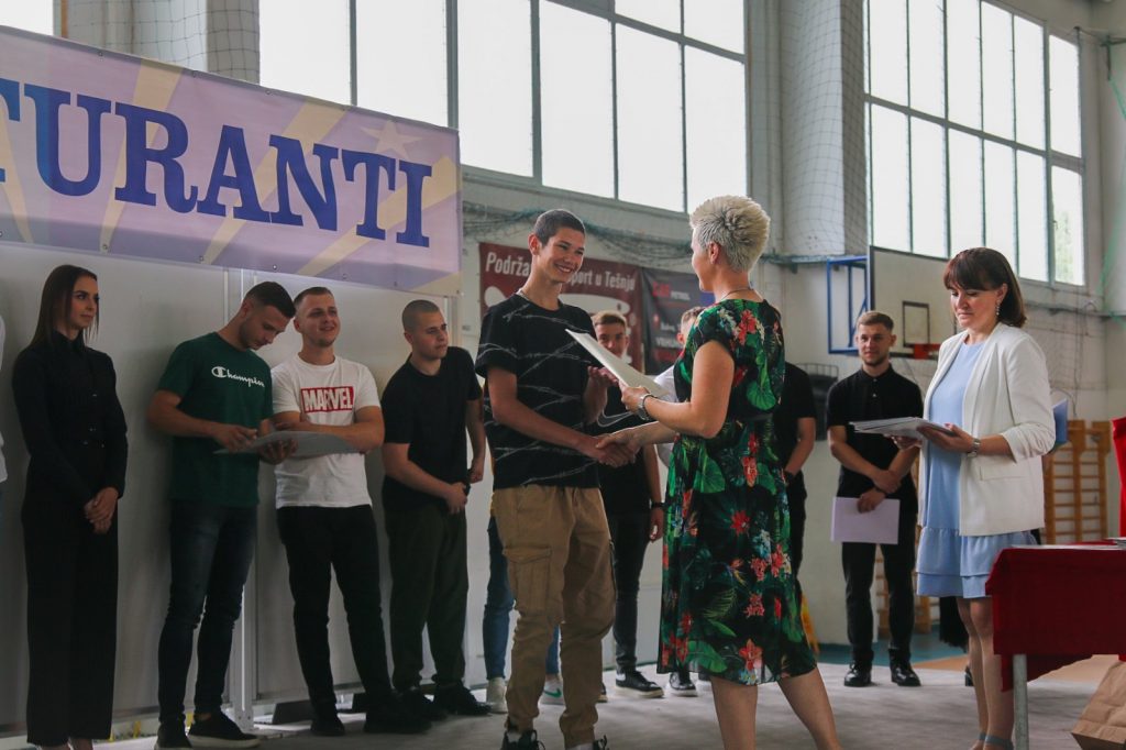 Svečana dodjela diploma za 202 maturanta i maturantice Mješovite srednje škole Svečana dodjela diploma za 202 maturanta i maturantice Mješovite srednje škole