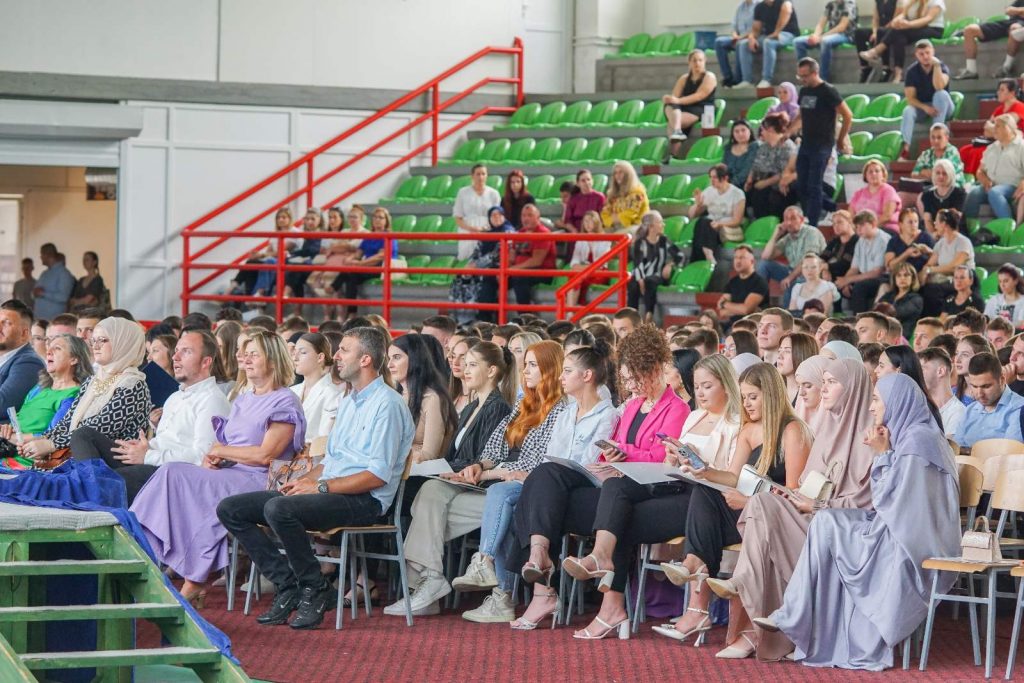 Svečana dodjela diploma za 202 maturanta i maturantice Mješovite srednje škole Svečana dodjela diploma za 202 maturanta i maturantice Mješovite srednje škole