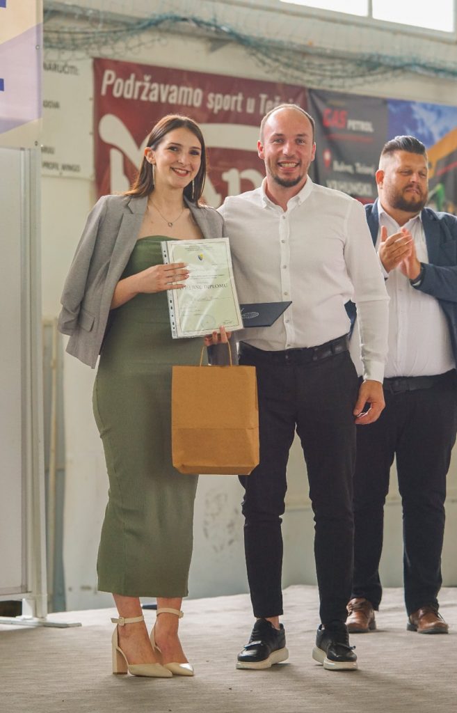 Svečana dodjela diploma za 202 maturanta i maturantice Mješovite srednje škole Svečana dodjela diploma za 202 maturanta i maturantice Mješovite srednje škole