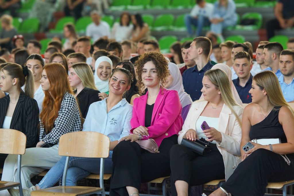 Svečana dodjela diploma za 202 maturanta i maturantice Mješovite srednje škole Svečana dodjela diploma za 202 maturanta i maturantice Mješovite srednje škole