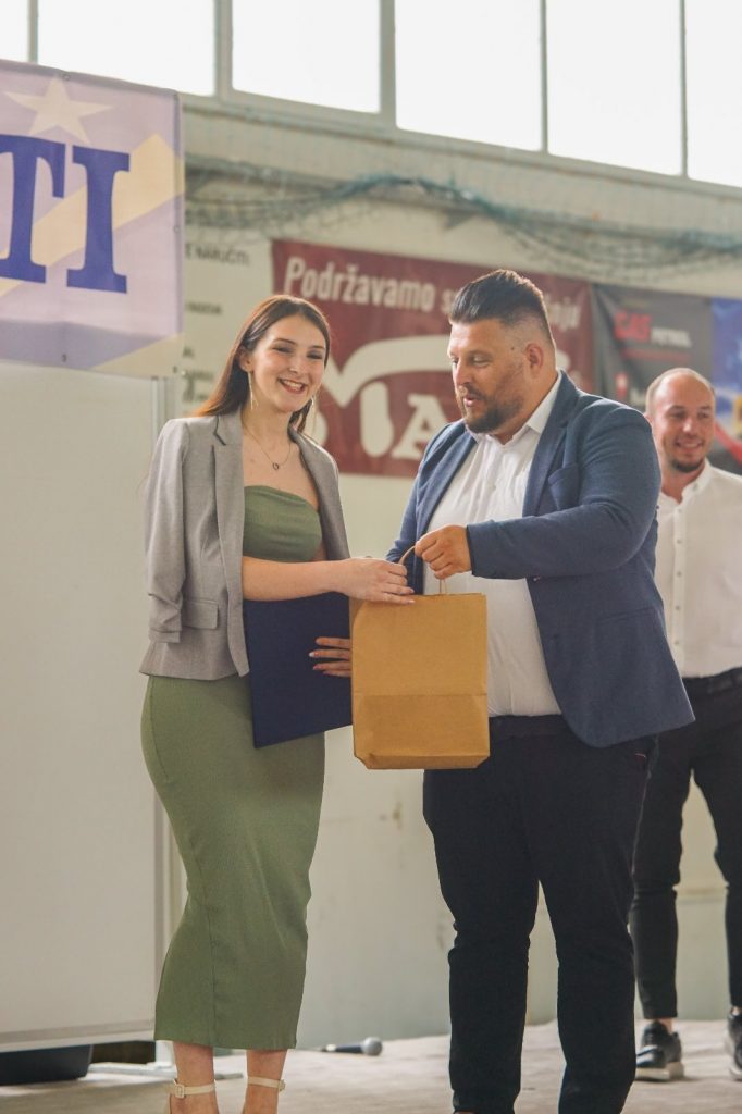 Svečana dodjela diploma za 202 maturanta i maturantice Mješovite srednje škole Svečana dodjela diploma za 202 maturanta i maturantice Mješovite srednje škole