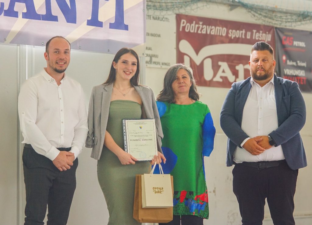 Svečana dodjela diploma za 202 maturanta i maturantice Mješovite srednje škole Svečana dodjela diploma za 202 maturanta i maturantice Mješovite srednje škole