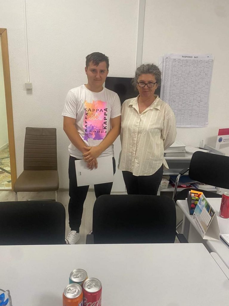 Svečani prijem za učenike koji su postigli izvanredne rezultate u vannastavnim aktivnostima Svečani prijem za učenike koji su postigli izvanredne rezultate u vannastavnim aktivnostima