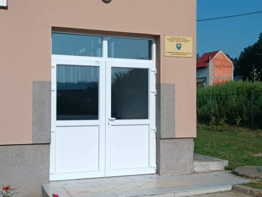 Firma Bofil prijatelj Mješovite srednje škole Firma Bofil prijatelj Mješovite srednje škole