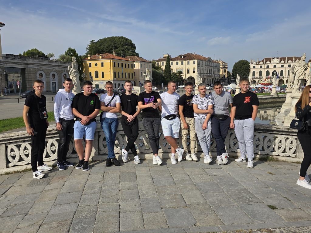 Naši maturanti uživali u prekrasnim italijanskim gradovima Veroni i Padovi Naši maturanti uživali u prekrasnim italijanskim gradovima Veroni i Padovi