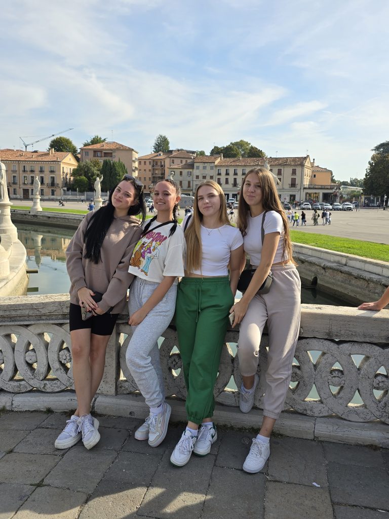 Naši maturanti uživali u prekrasnim italijanskim gradovima Veroni i Padovi Naši maturanti uživali u prekrasnim italijanskim gradovima Veroni i Padovi
