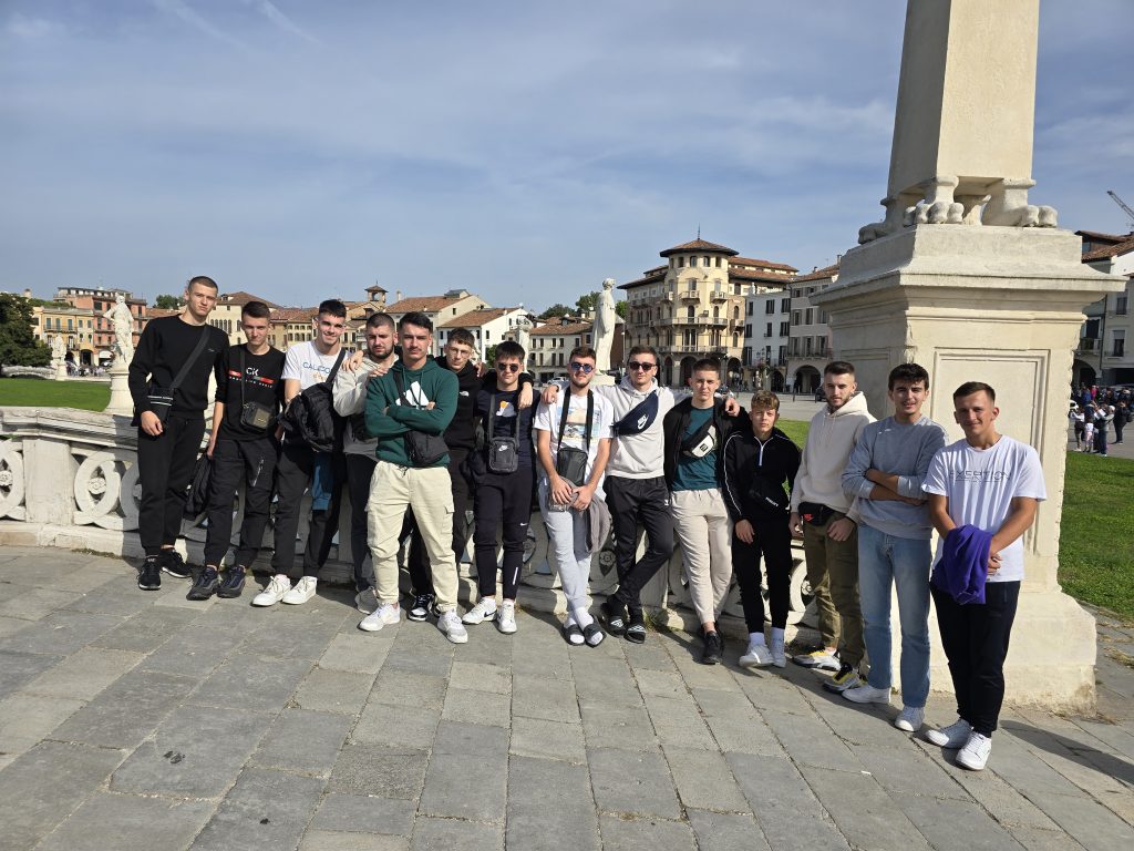 Naši maturanti uživali u prekrasnim italijanskim gradovima Veroni i Padovi Naši maturanti uživali u prekrasnim italijanskim gradovima Veroni i Padovi