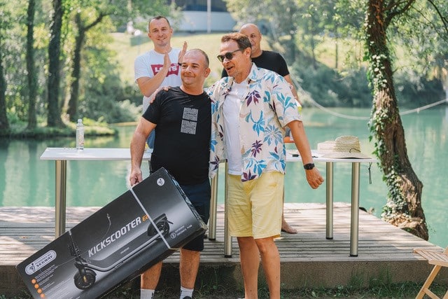 Najezda Flamingosa U Jajcu najezda flamingosa u jajcu