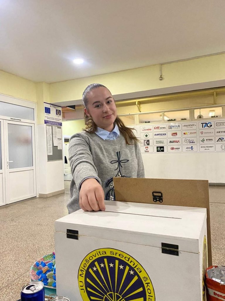 Naši učenici humanitarnom akcijom podržali obilježavanje Nedjelje solidarnosti Naši učenici humanitarnom akcijom podržali obilježavanje Nedjelje solidarnosti