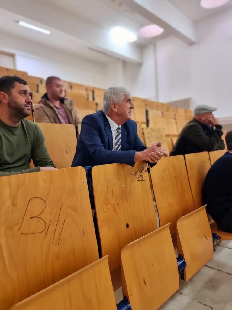 Svečani ispraćaj u penziju uvaženog kolege Seada Kurtića Svečani ispraćaj u penziju uvaženog kolege Seada Kurtića