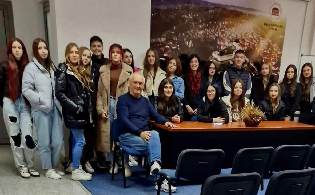 Inspirativna posjeta Gradskoj biblioteci - JU Mješovita srednja škola Tešanj Inspirativna posjeta Gradskoj biblioteci - JU Mješovita srednja škola Tešanj
