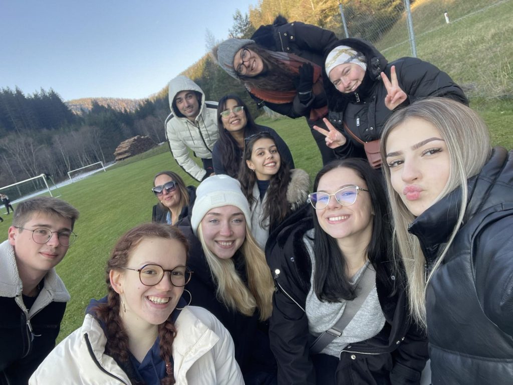 Naša učenica Maida Klepić učestvovala na prestižnom Erasmus+ seminaru u austrijskom gradu Retteneggu Naša učenica Maida Klepić učestvovala na prestižnom Erasmus+ seminaru u austrijskom gradu Retteneggu