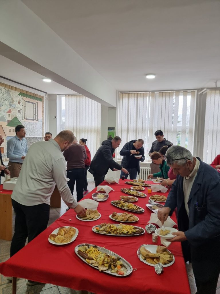 Svečani ispraćaj u penziju uvaženog kolege Seada Kurtića Svečani ispraćaj u penziju uvaženog kolege Seada Kurtića