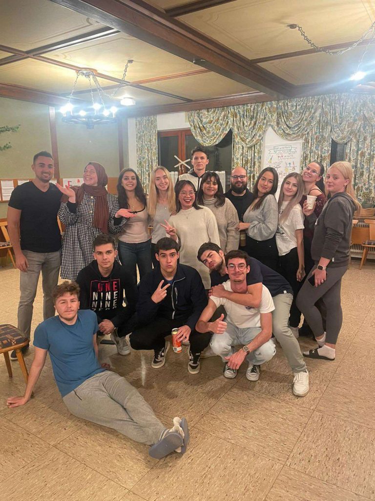 Naša učenica Maida Klepić učestvovala na prestižnom Erasmus+ seminaru u austrijskom gradu Retteneggu Naša učenica Maida Klepić učestvovala na prestižnom Erasmus+ seminaru u austrijskom gradu Retteneggu