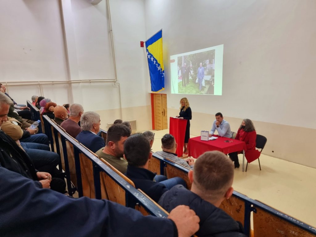 Svečani ispraćaj u penziju uvaženog kolege Seada Kurtića Svečani ispraćaj u penziju uvaženog kolege Seada Kurtića