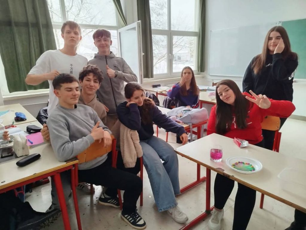 Zanimljivi i kreativni časovi hemije Zanimljivi i kreativni časovi hemije