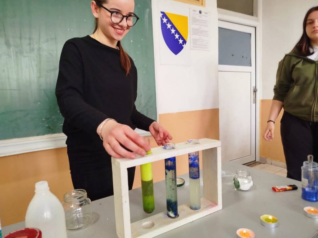 Zanimljivi i kreativni časovi hemije Zanimljivi i kreativni časovi hemije