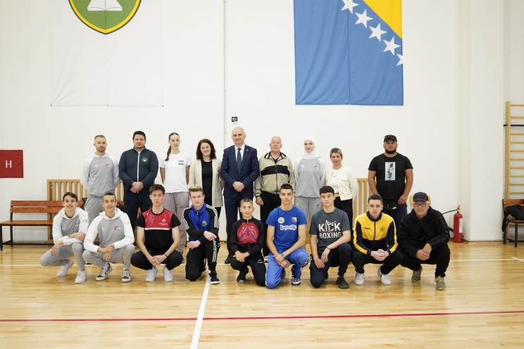 I oni su budućnost Tešnja: 12 tešanjskih reprezentativaca Bosne i Hercegovine I oni su budućnost Tešnja: 12 tešanjskih reprezentativaca Bosne i Hercegovine