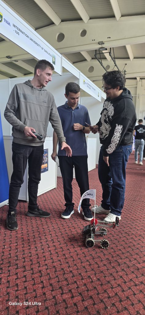 Uspješna promocija naše škole na 11. Sajmu srednjih škola i fakulteta Uspješna promocija naše škole na 11. Sajmu srednjih škola i fakulteta