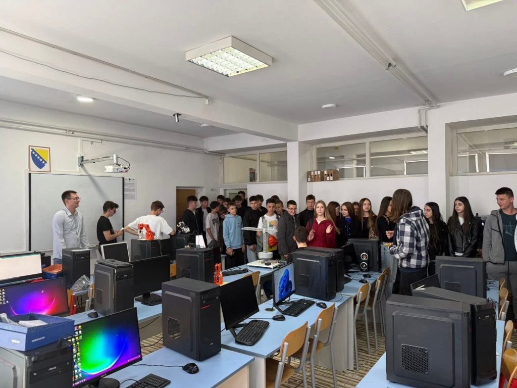 Uspješna promocija naše škole na 11. Sajmu srednjih škola i fakulteta Uspješna promocija naše škole na 11. Sajmu srednjih škola i fakulteta