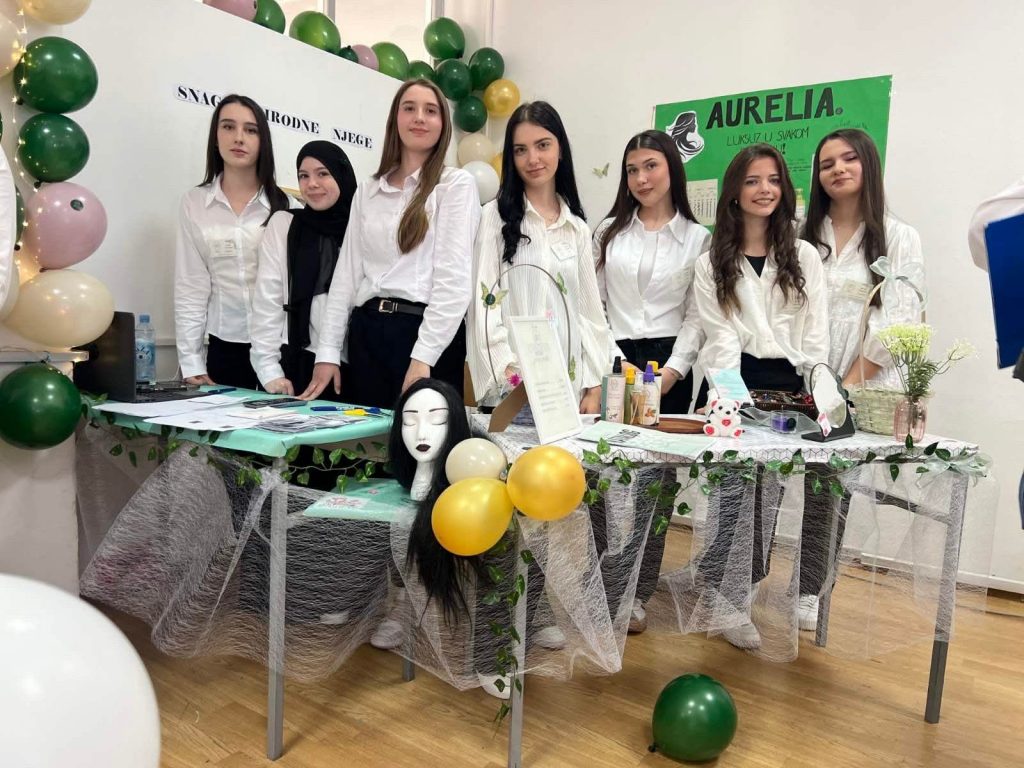 Uspješna promocija naše škole na 11. Sajmu srednjih škola i fakulteta Uspješna promocija naše škole na 11. Sajmu srednjih škola i fakulteta
