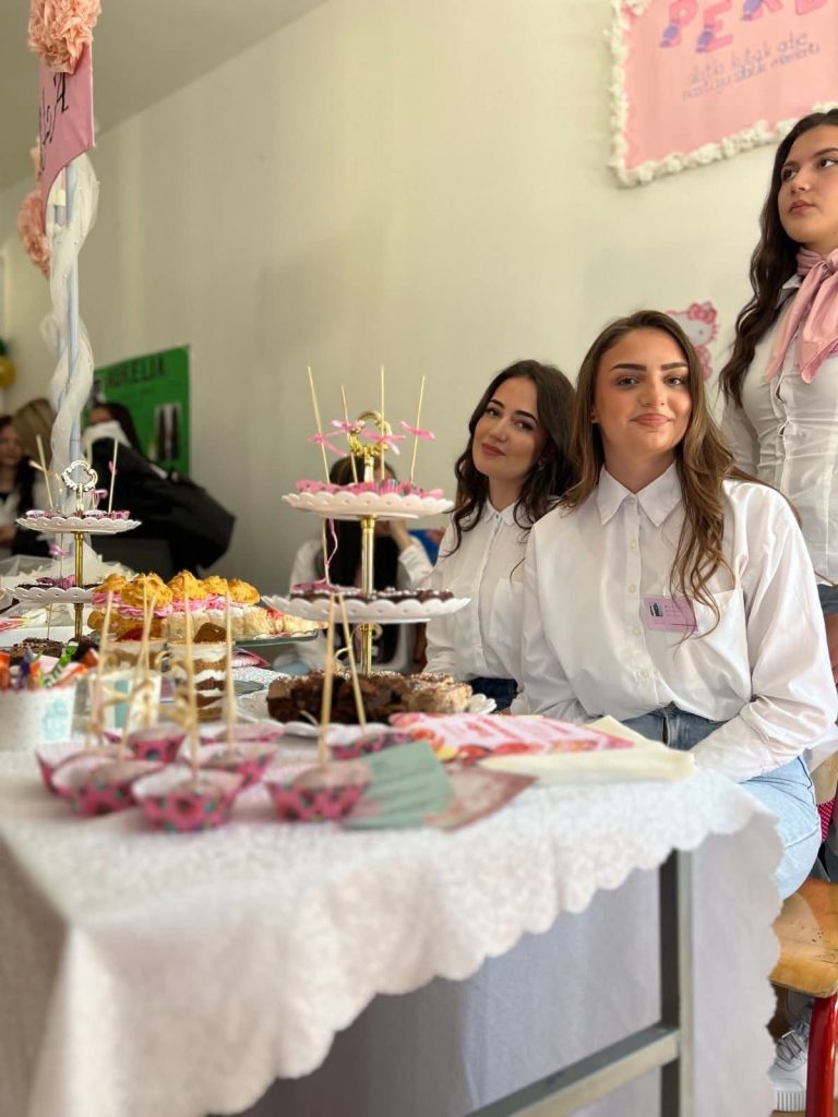 Uspješna promocija naše škole na 11. Sajmu srednjih škola i fakulteta Uspješna promocija naše škole na 11. Sajmu srednjih škola i fakulteta