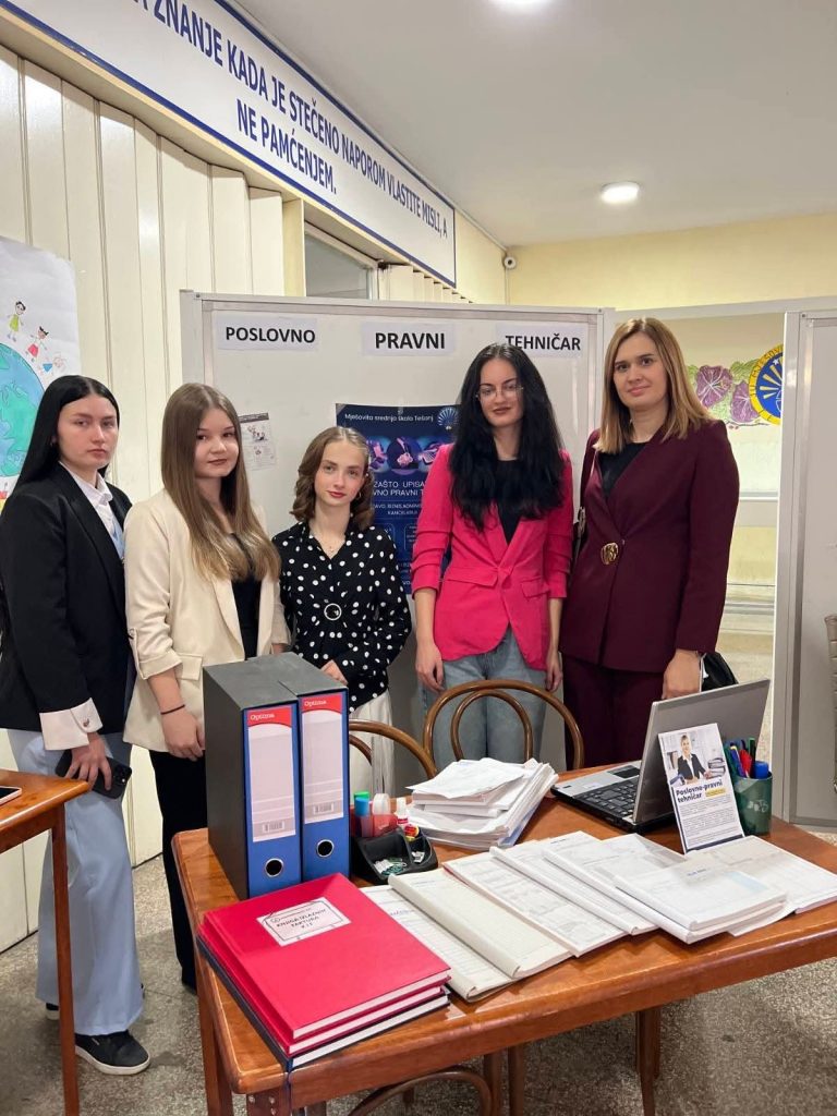 Uspješna promocija naše škole na 11. Sajmu srednjih škola i fakulteta Uspješna promocija naše škole na 11. Sajmu srednjih škola i fakulteta