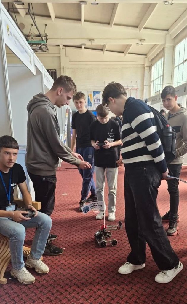 Uspješna promocija naše škole na 11. Sajmu srednjih škola i fakulteta Uspješna promocija naše škole na 11. Sajmu srednjih škola i fakulteta