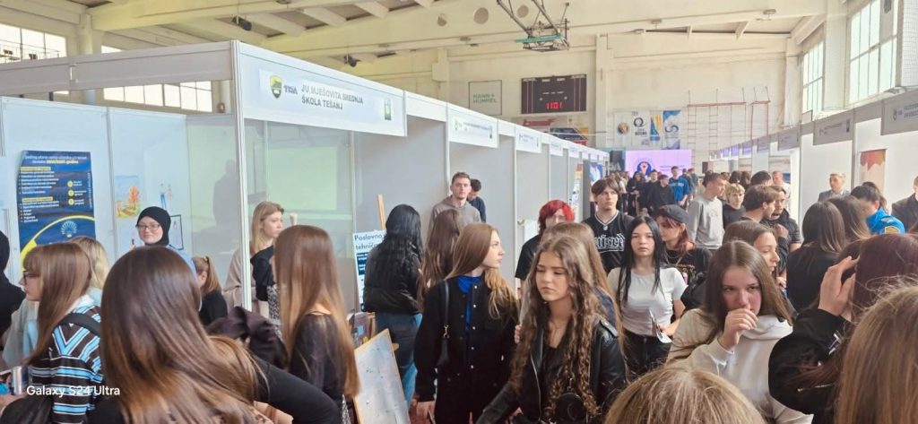 Uspješna promocija naše škole na 11. Sajmu srednjih škola i fakulteta Uspješna promocija naše škole na 11. Sajmu srednjih škola i fakulteta
