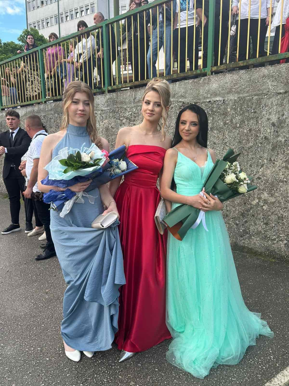 Mladost, ljepota i glamur: 250 naših maturanata proslavilo završetak važnog životnog poglavlja! Mladost, ljepota i glamur: 250 naših maturanata proslavilo završetak važnog životnog poglavlja!
