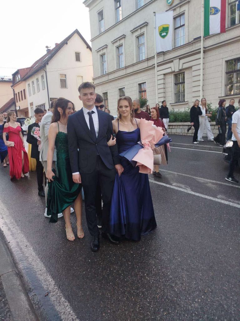 Mladost, ljepota i glamur: 250 naših maturanata proslavilo završetak važnog životnog poglavlja! Mladost, ljepota i glamur: 250 naših maturanata proslavilo završetak važnog životnog poglavlja!