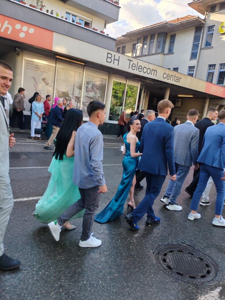 Mladost, ljepota i glamur: 250 naših maturanata proslavilo završetak važnog životnog poglavlja! Mladost, ljepota i glamur: 250 naših maturanata proslavilo završetak važnog životnog poglavlja!