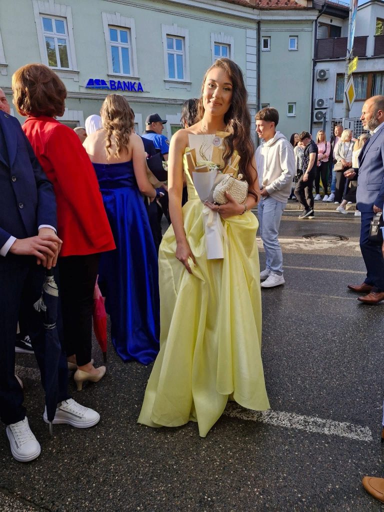 Mladost, ljepota i glamur: 250 naših maturanata proslavilo završetak važnog životnog poglavlja! Mladost, ljepota i glamur: 250 naših maturanata proslavilo završetak važnog životnog poglavlja!