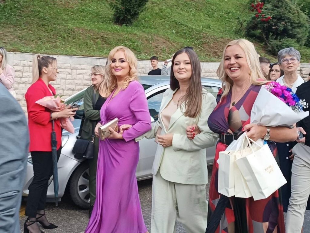 Mladost, ljepota i glamur: 250 naših maturanata proslavilo završetak važnog životnog poglavlja! Mladost, ljepota i glamur: 250 naših maturanata proslavilo završetak važnog životnog poglavlja!
