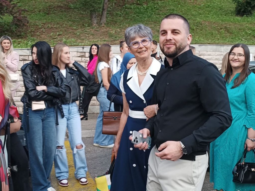 Mladost, ljepota i glamur: 250 naših maturanata proslavilo završetak važnog životnog poglavlja! Mladost, ljepota i glamur: 250 naših maturanata proslavilo završetak važnog životnog poglavlja!