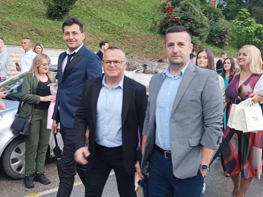 Mladost, ljepota i glamur: 250 naših maturanata proslavilo završetak važnog životnog poglavlja! Mladost, ljepota i glamur: 250 naših maturanata proslavilo završetak važnog životnog poglavlja!