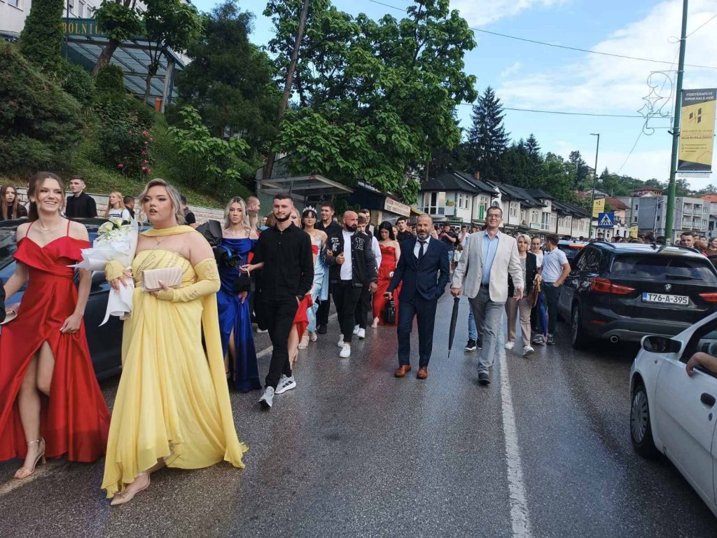 Mladost, ljepota i glamur: 250 naših maturanata proslavilo završetak važnog životnog poglavlja! Mladost, ljepota i glamur: 250 naših maturanata proslavilo završetak važnog životnog poglavlja!