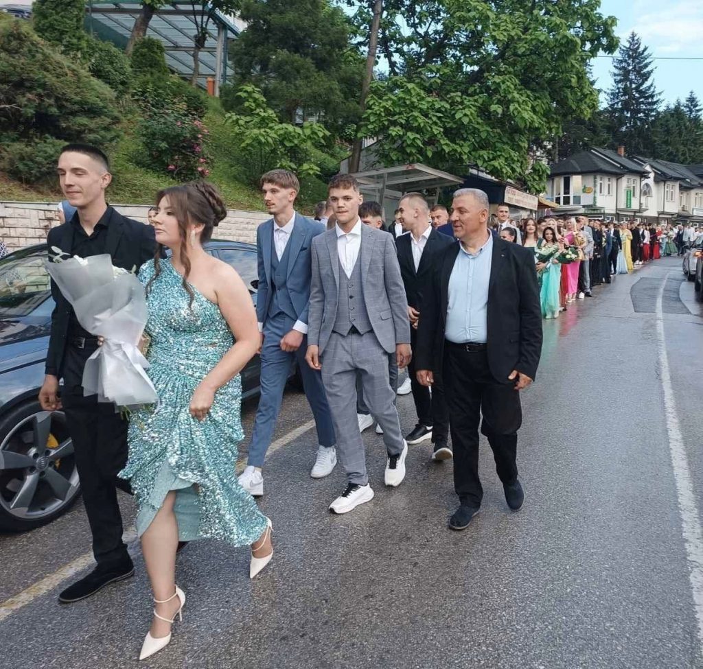 Mladost, ljepota i glamur: 250 naših maturanata proslavilo završetak važnog životnog poglavlja! Mladost, ljepota i glamur: 250 naših maturanata proslavilo završetak važnog životnog poglavlja!