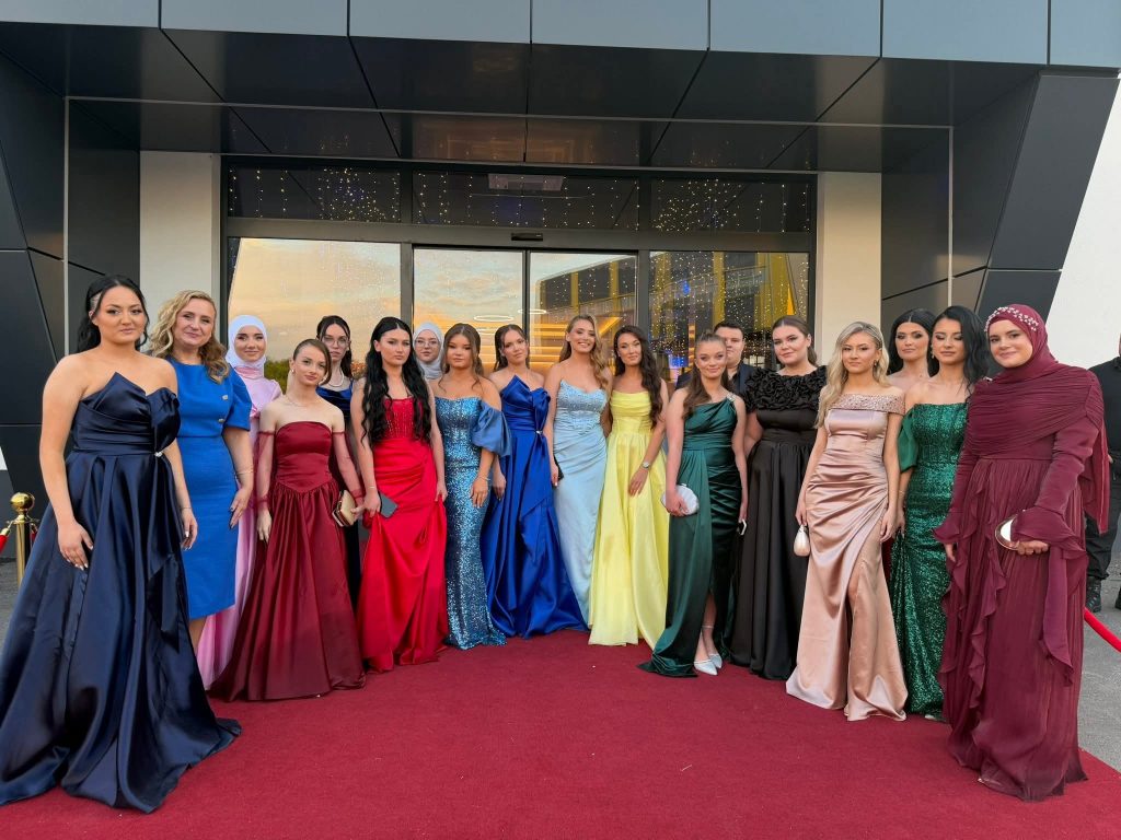 Mladost, ljepota i glamur: 250 naših maturanata proslavilo završetak važnog životnog poglavlja! Mladost, ljepota i glamur: 250 naših maturanata proslavilo završetak važnog životnog poglavlja!
